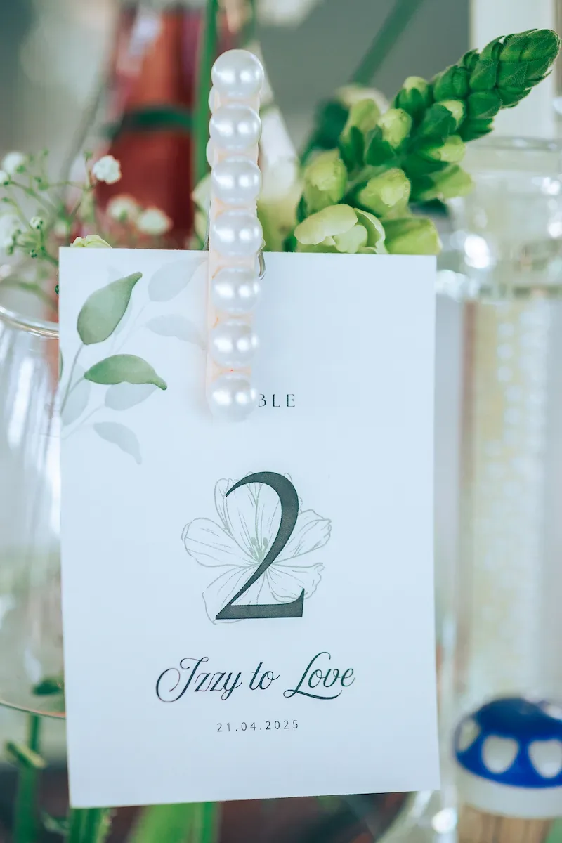 Table number available to rent